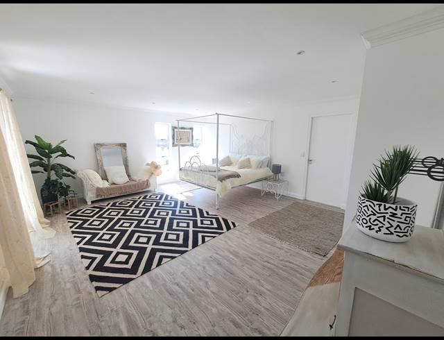 5 BEDROOM HOUSE FOR SALE IN GROTTO BAY